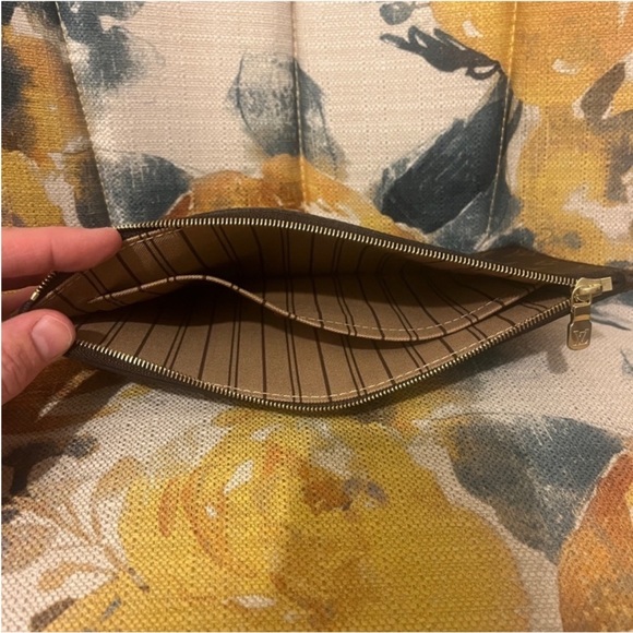 AUTHENTIC Louis Vuitton Neverfull GM Wristlet Monogram/Beige - Picture 4 of 5